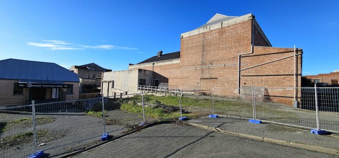tc25theatreback
